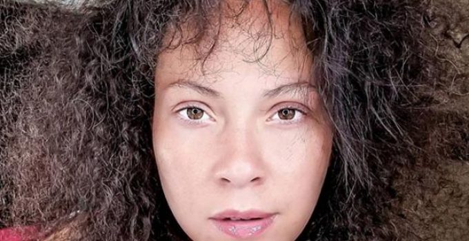 del cabello ondulado y rizado