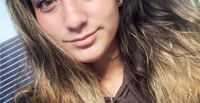 seco y con puntas abiertas