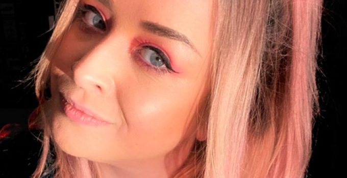 it seems like salmon color