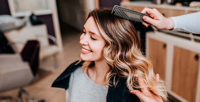 hairdresser combing balayage