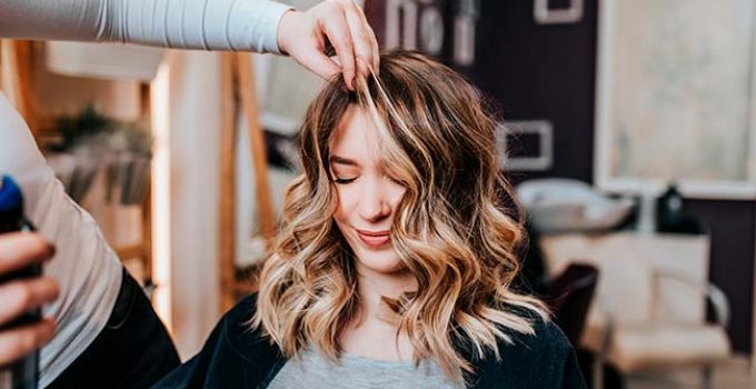 applying dye to dirty hair
