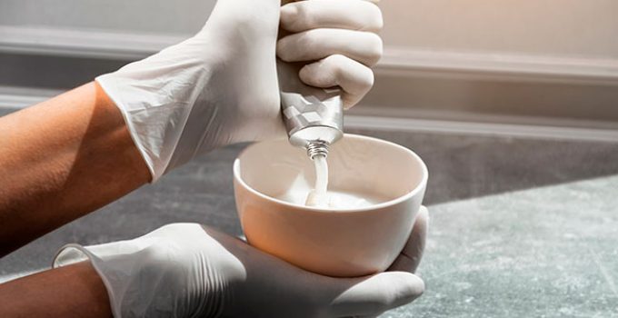 handle dye with gloves