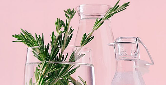 dejar el agua de romero en cabello mucho tiempo