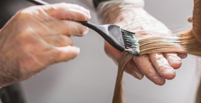 how long to leave blonde hair dye in