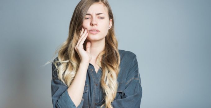 woman doesn't know whether to use box dye in highlights