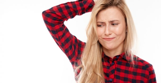 primer lavado después de teñir el pelo de rubio