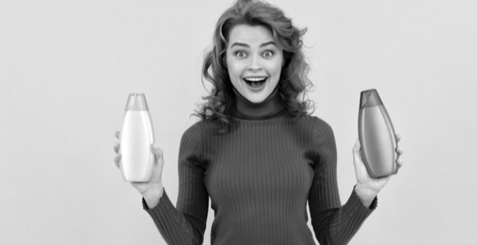 shampoo o acondicionador morado