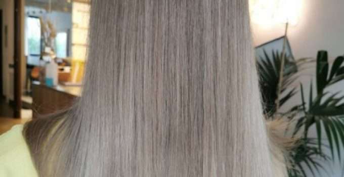 Larga cabellera teñida con tinte 7.11