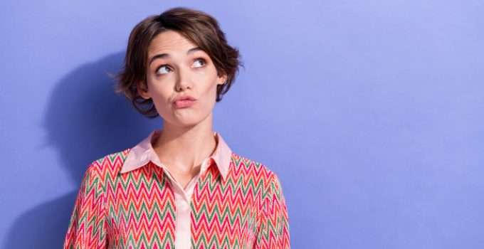 Una joven de pelo corto se pregunta si la henna hará crecer su cabello