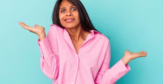 Una mujer duda si puede mezclar dos keratinas