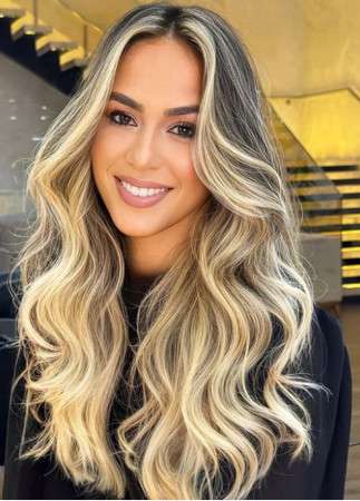 cabello de mujer ocn balayage en tinte 9.1