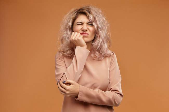 El cabello maltratado tiene más posibilidades de aclararse con un alisado